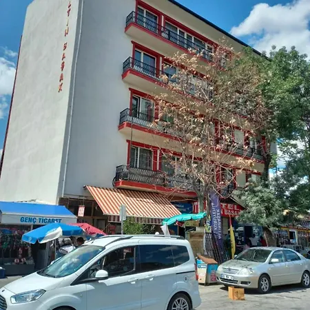 Oez Altinbasak * Ankara