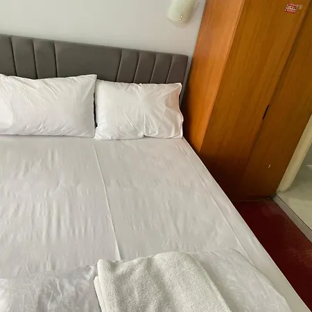 Oez Altinbasak * Ankara