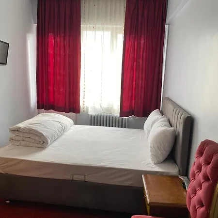 Oez Altinbasak * Ankara