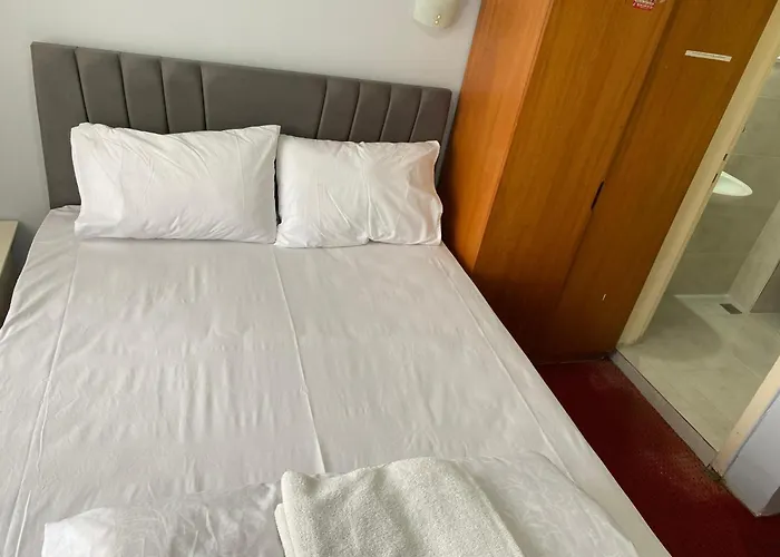 Oez Altinbasak * Ankara